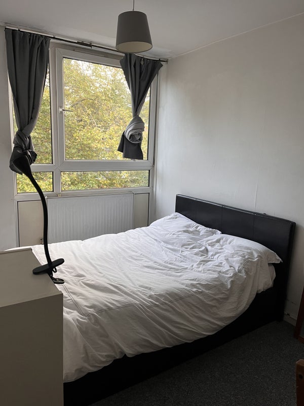 Room Clarence Gardens in Greater London