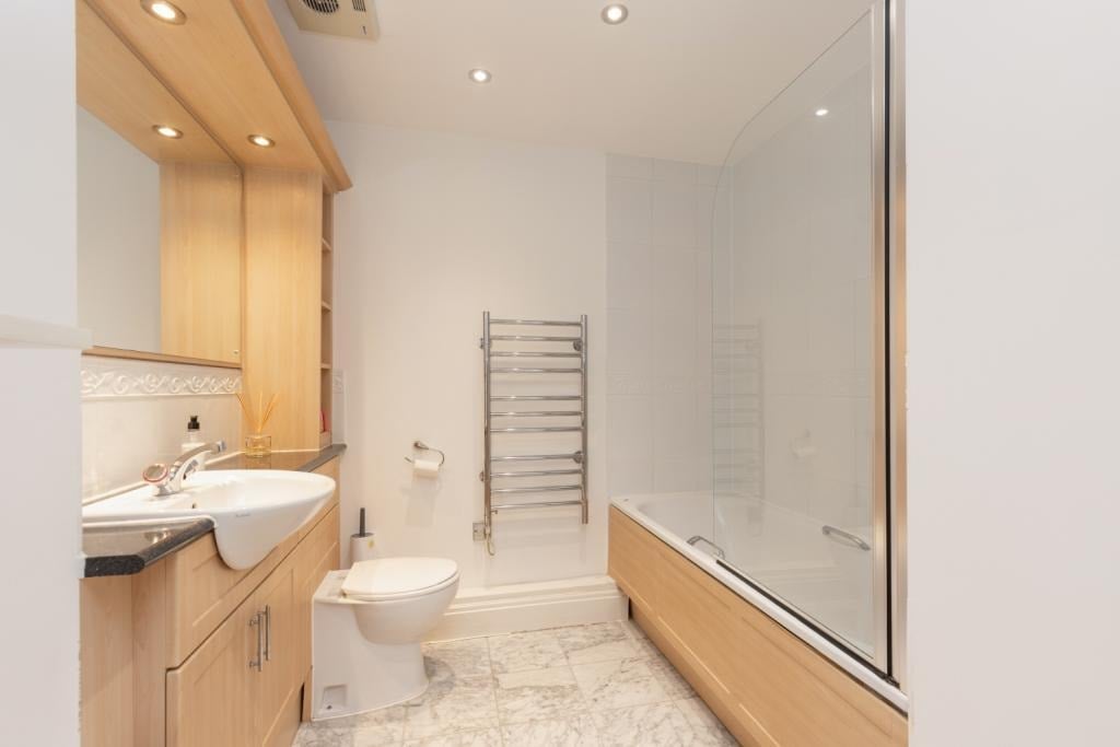 Flat Montaigne Close in City of Westminster