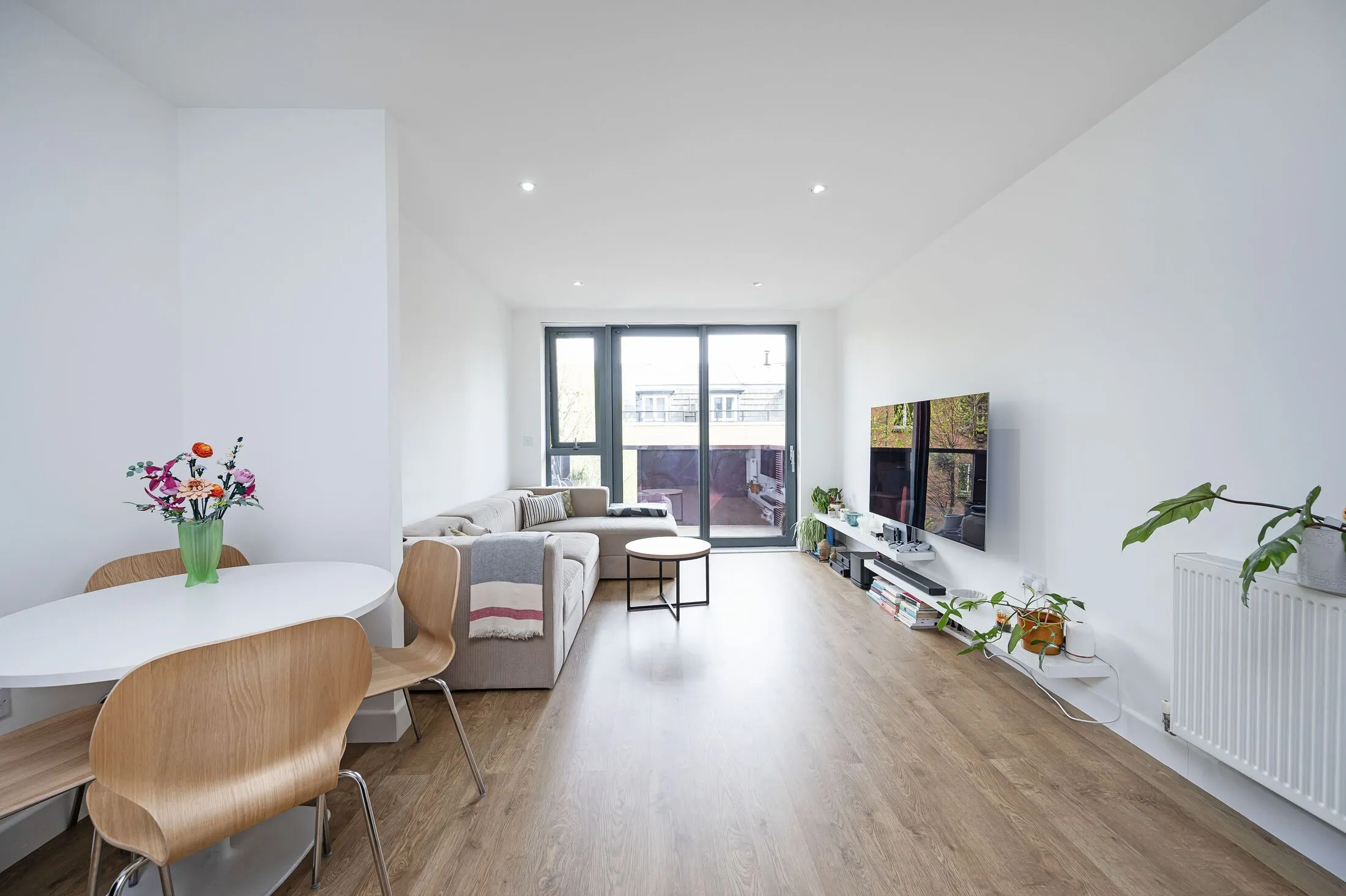 Flat Harford Street in Greater London