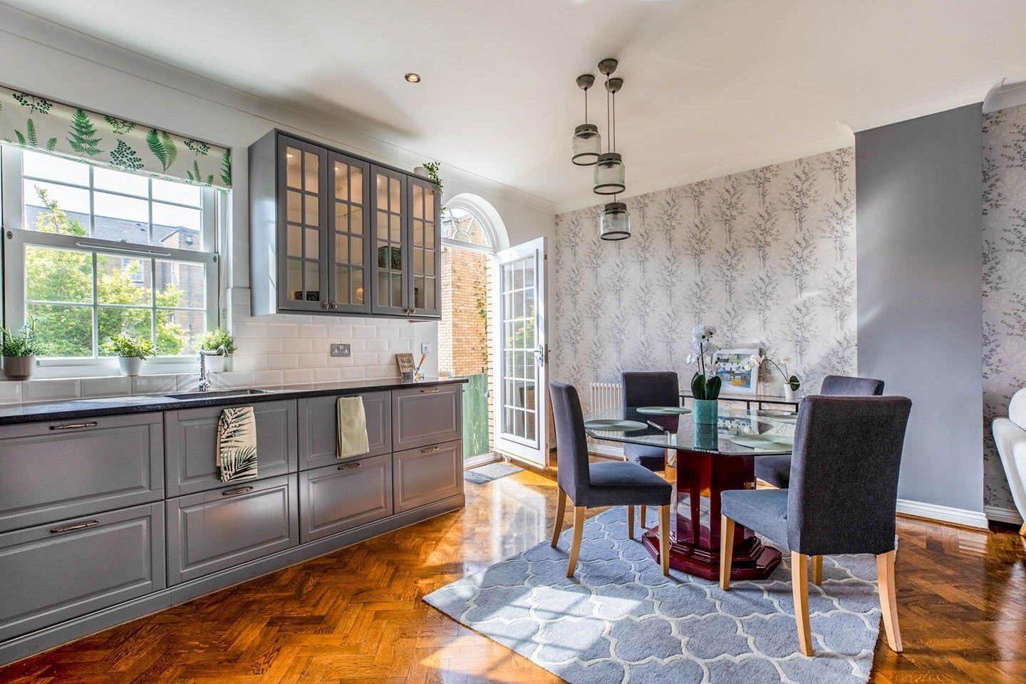 House Sovereign Crescent in Greater London