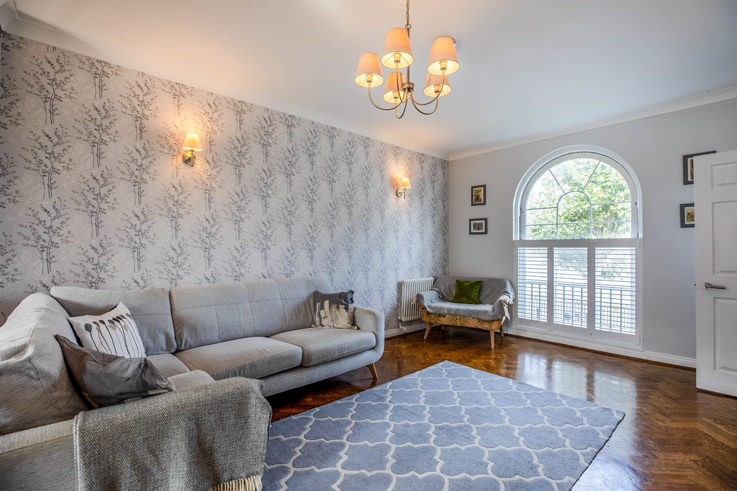 House Sovereign Crescent in Greater London
