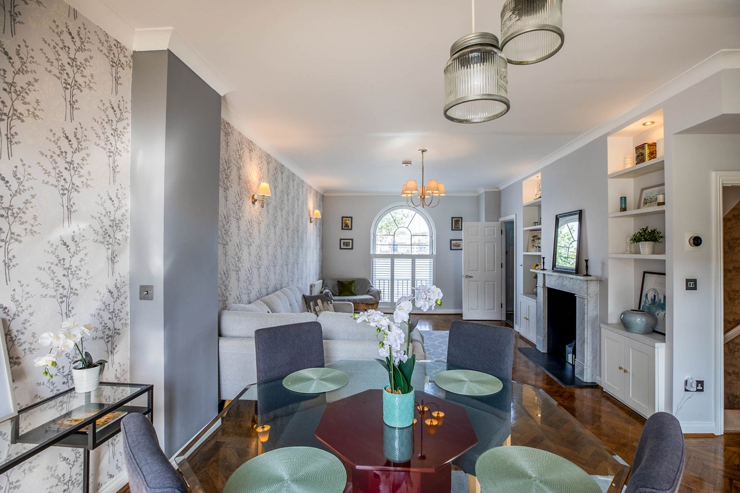 House Sovereign Crescent in Greater London