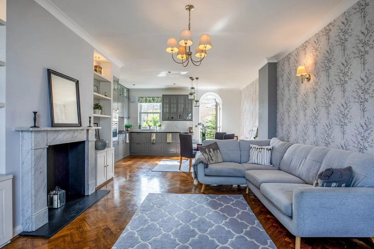 House Sovereign Crescent in Greater London