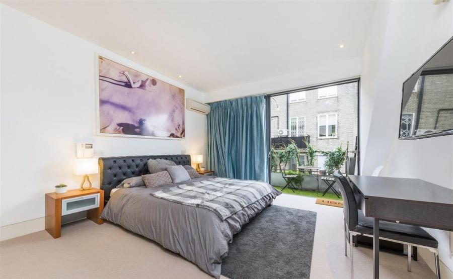 Flat Dean Street in City of Westminster
