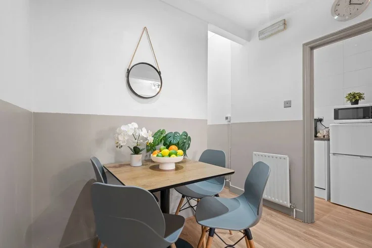 Flat Nevern Road in Greater London