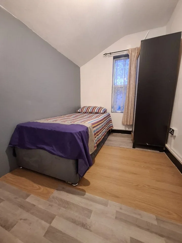 Room Boston Road in Greater London