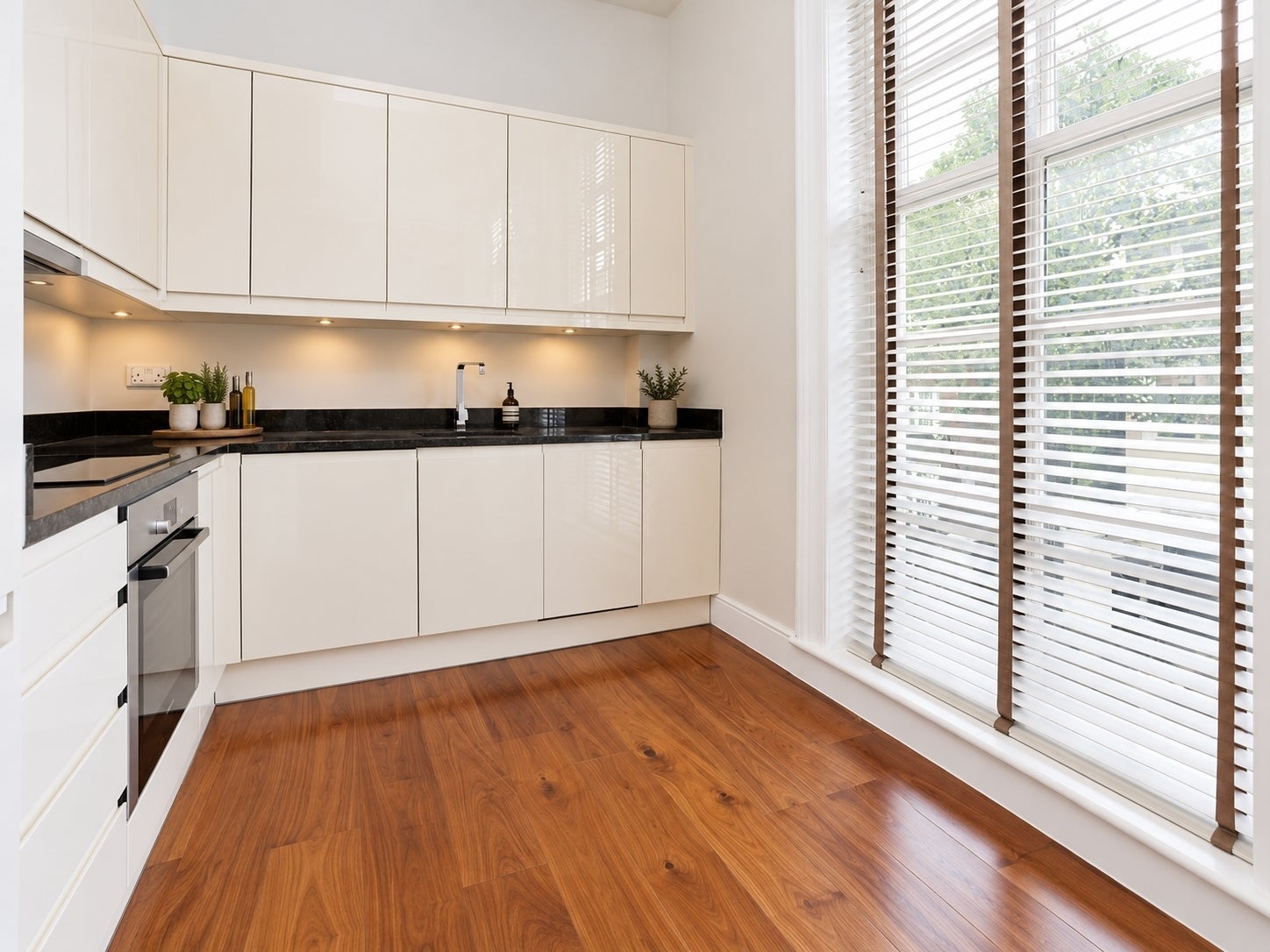 Flat Hyde Park Gate in Greater London