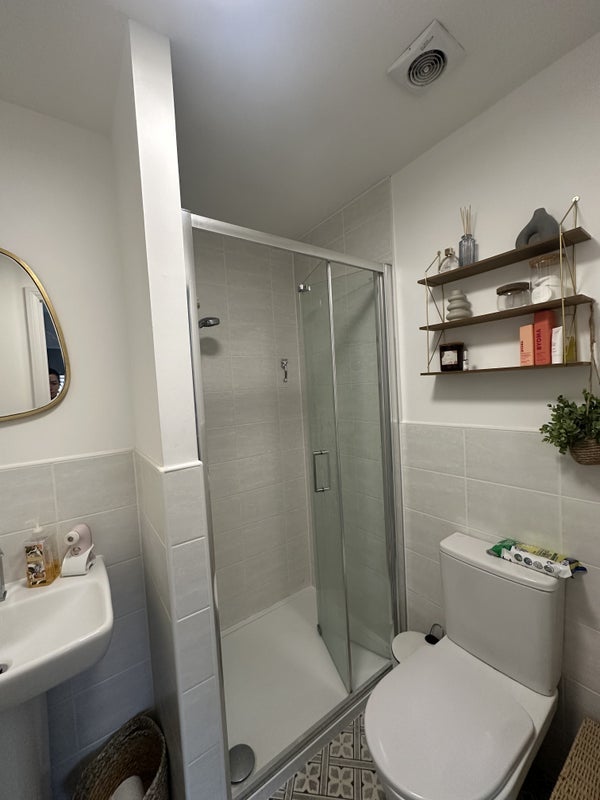 Room Maes Knoll Drive in Bristol