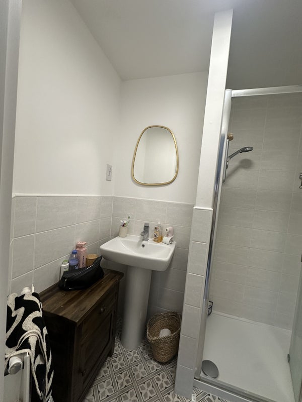 Room Maes Knoll Drive in Bristol