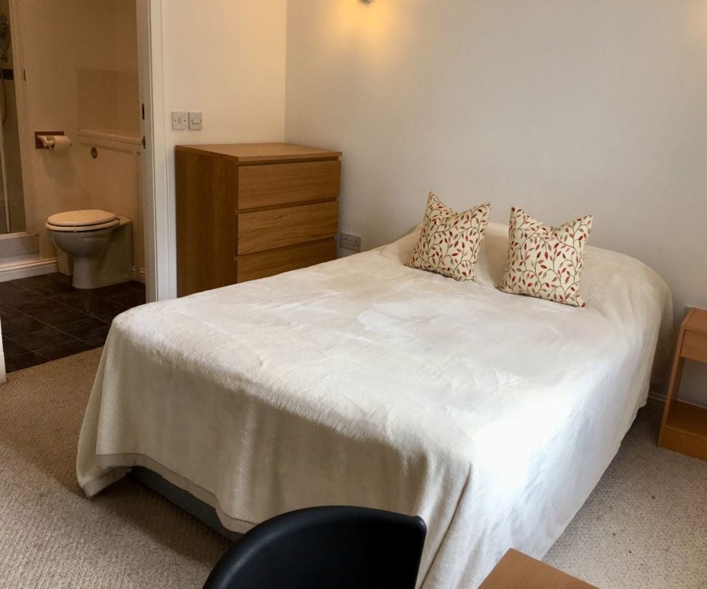Room Carmichael Court in Dundee