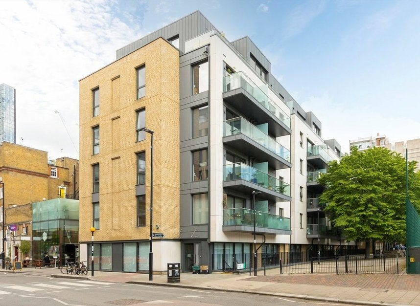 Flat Paton Street in Greater London