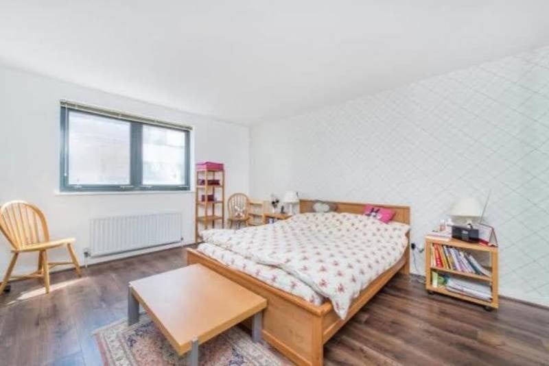 Flat Westferry Road in Greater London