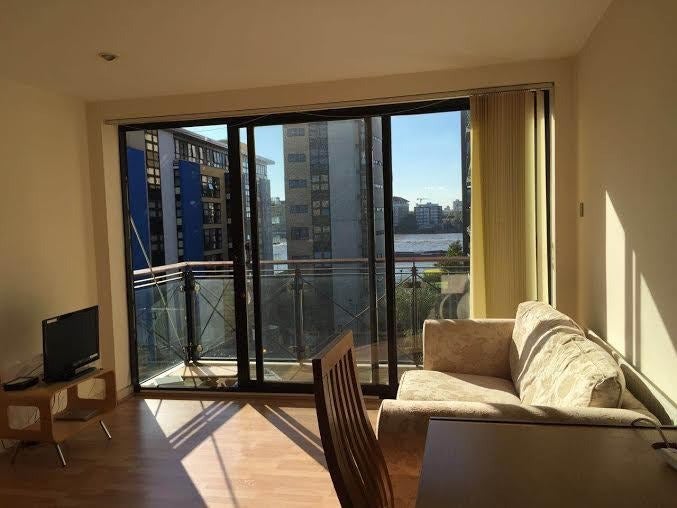 Flat Westferry Road in Greater London