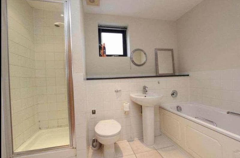 Flat Westferry Road in Greater London