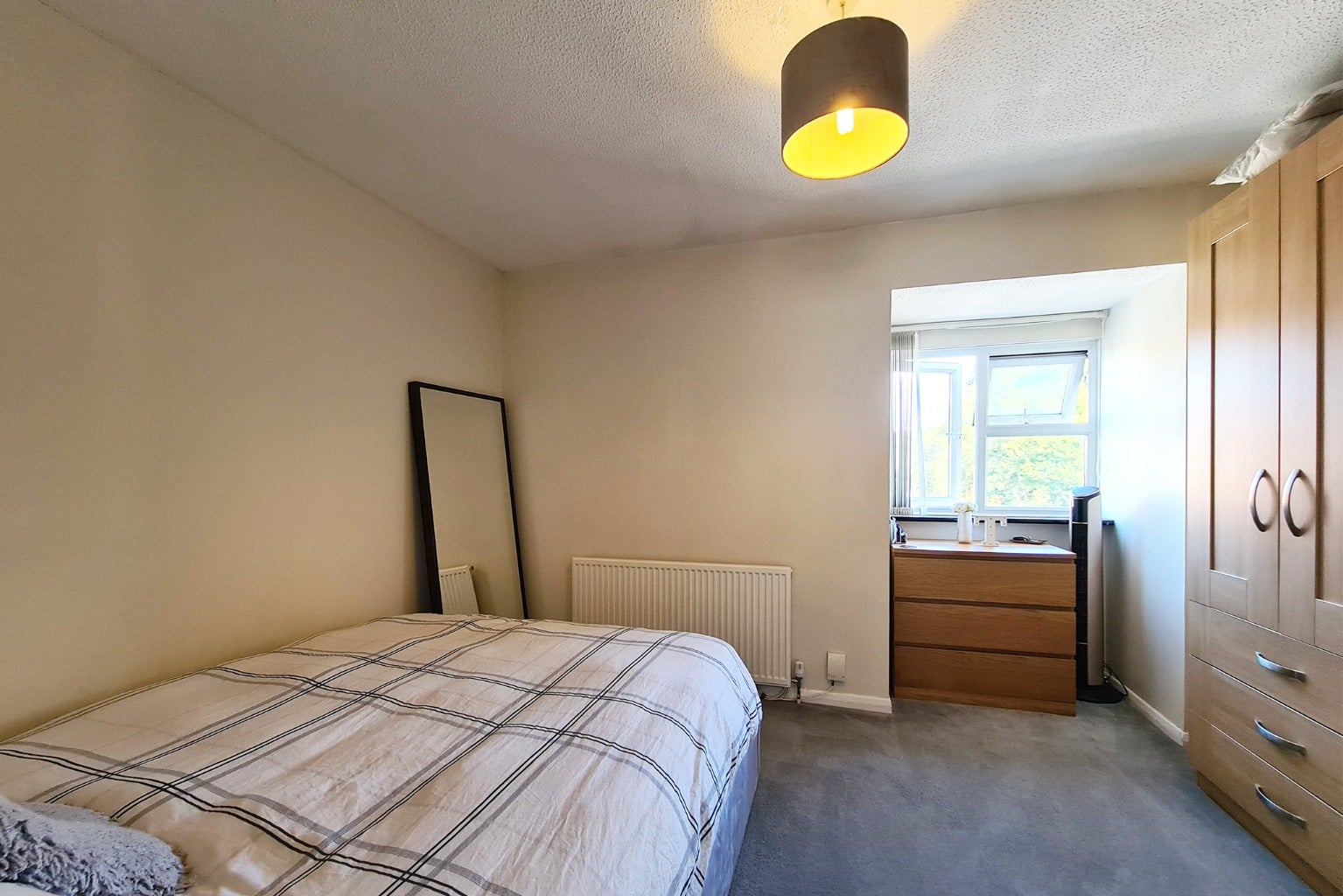 House Chisbury Close in Winkfield