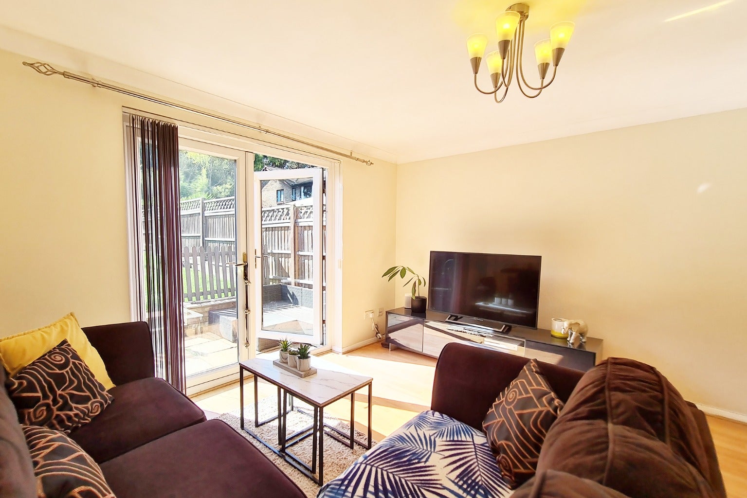 House Chisbury Close in Winkfield