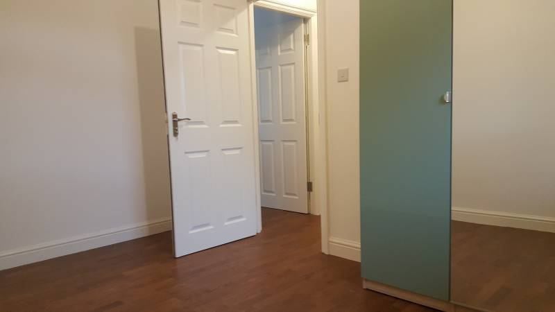 Room Coll's Road in Greater London