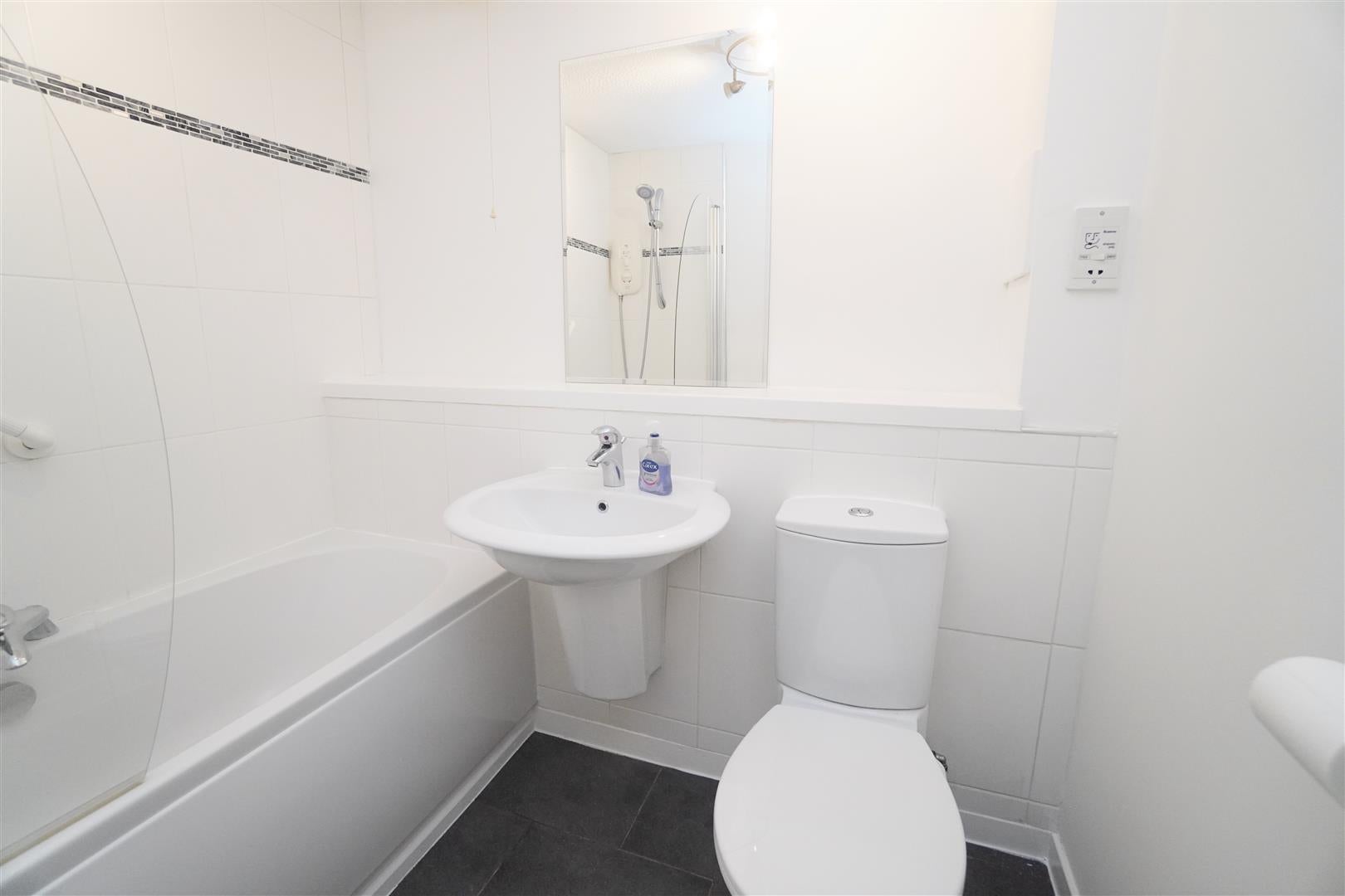 Flat New Lairdsland Road in Kirkintilloch