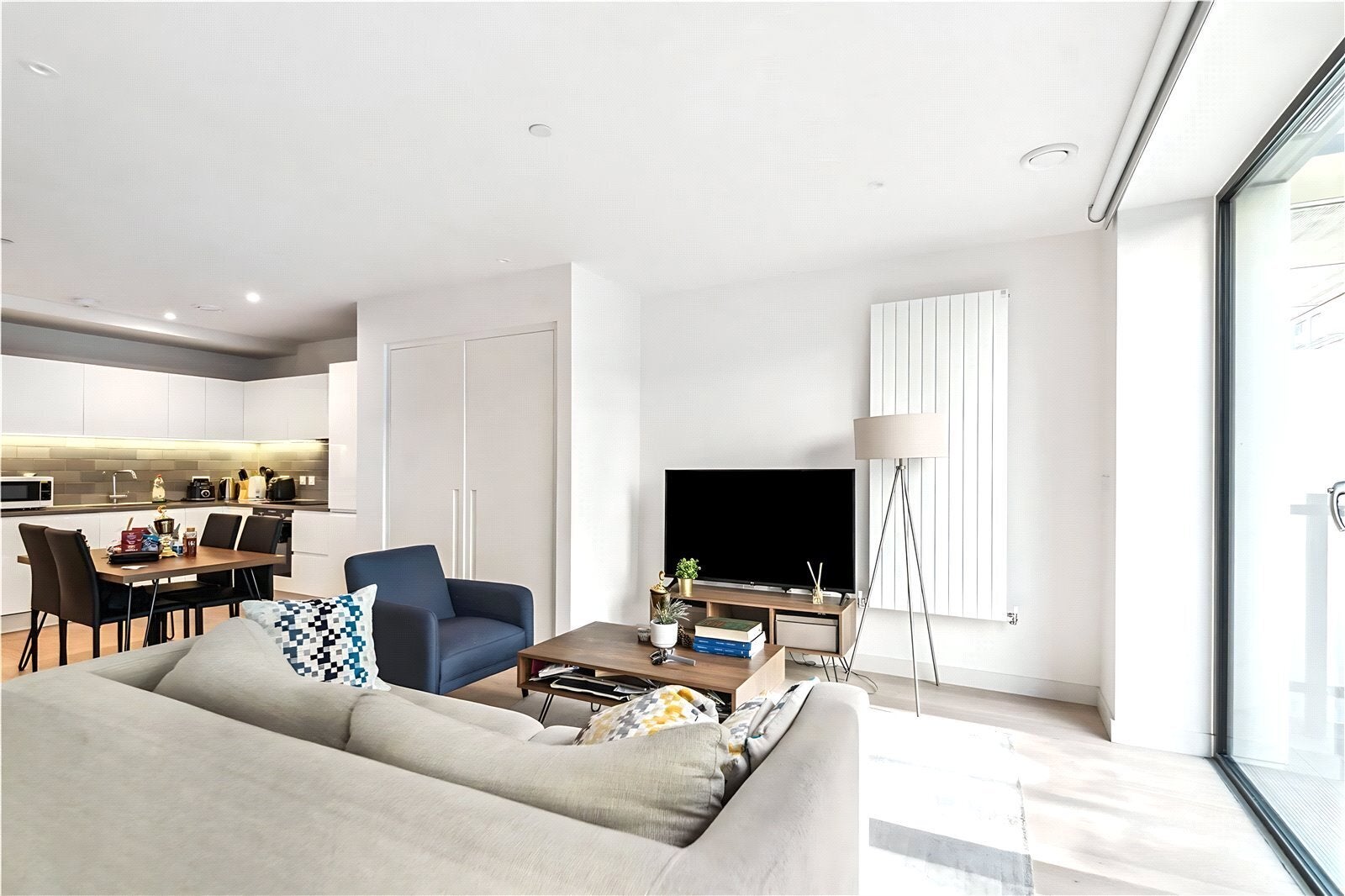 Flat Royal Crest Avenue in Greater London