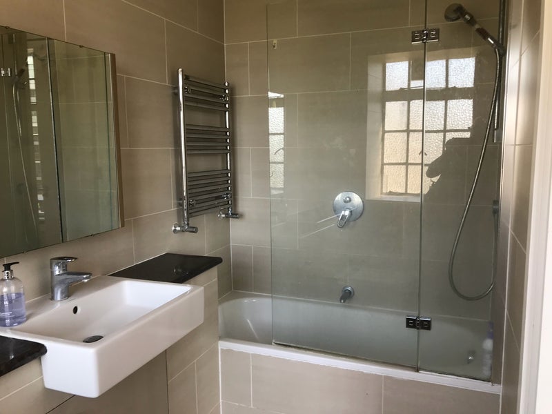 Room Warwick Gardens in Greater London