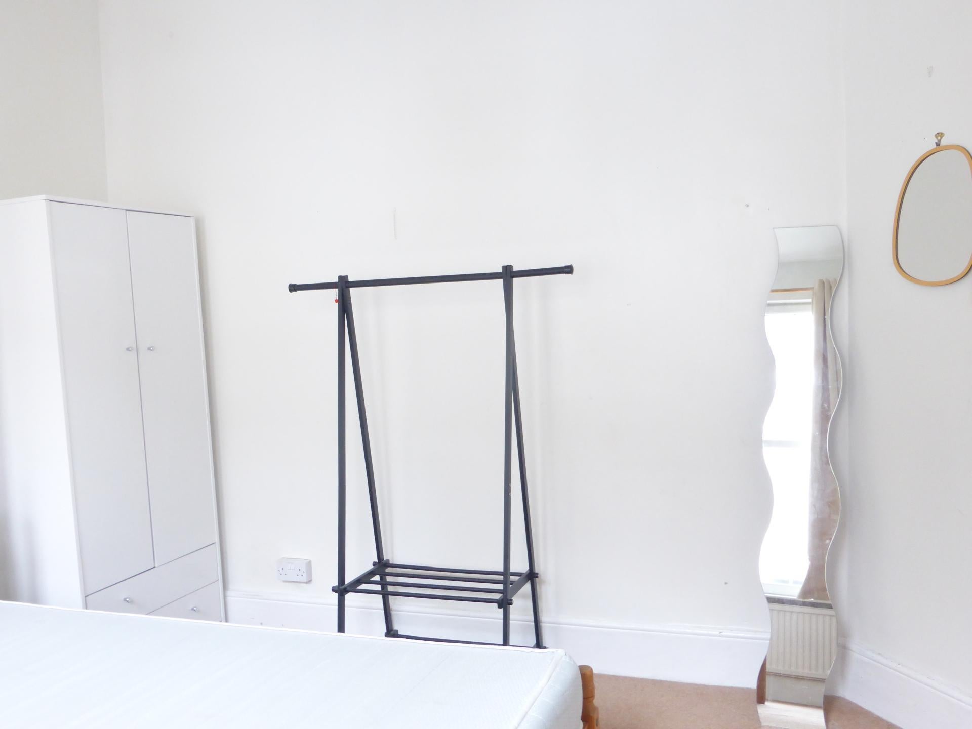 Room Senrab Street in Greater London