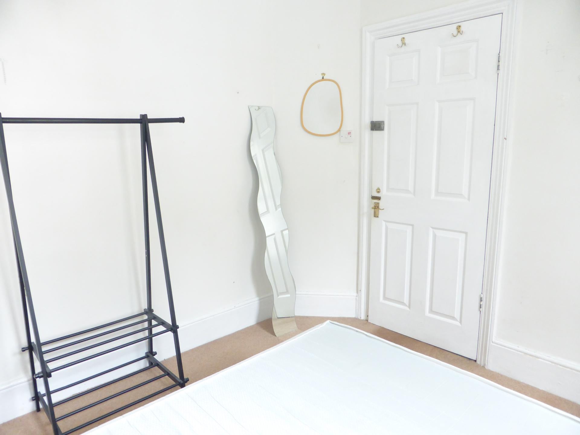 Room Senrab Street in Greater London