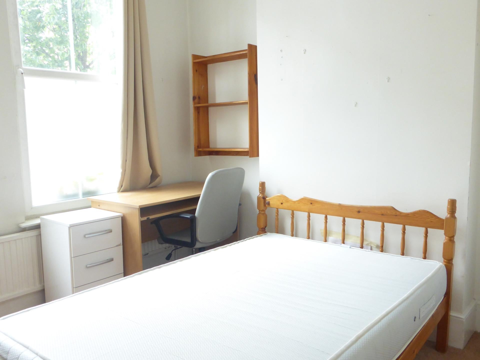 Room Senrab Street in Greater London