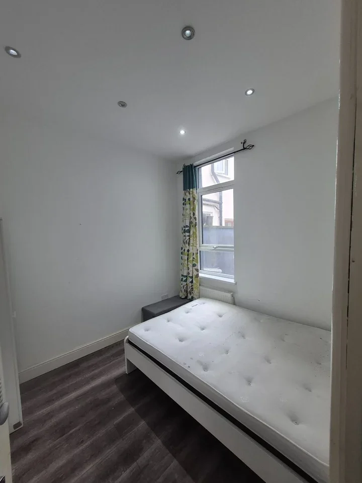House Eric Street in Greater London