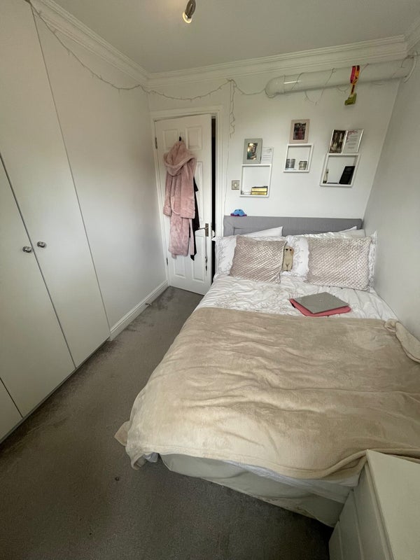Room Grayshott Road in Greater London