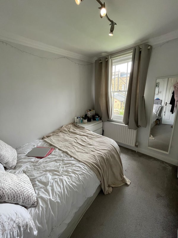 Room Grayshott Road in Greater London