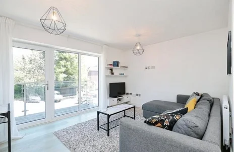 Flat Easton Street in High Wycombe