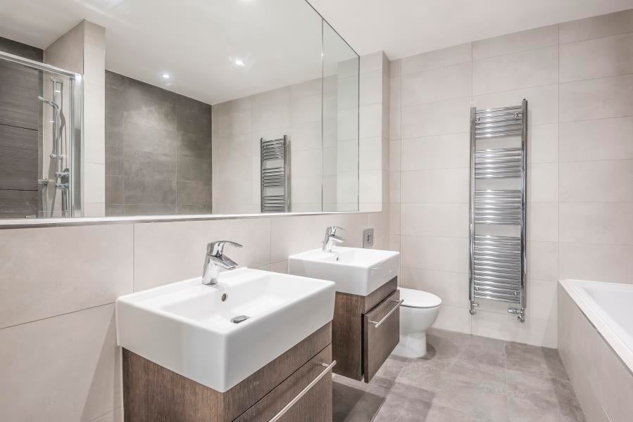 Flat Carew Road in Greater London