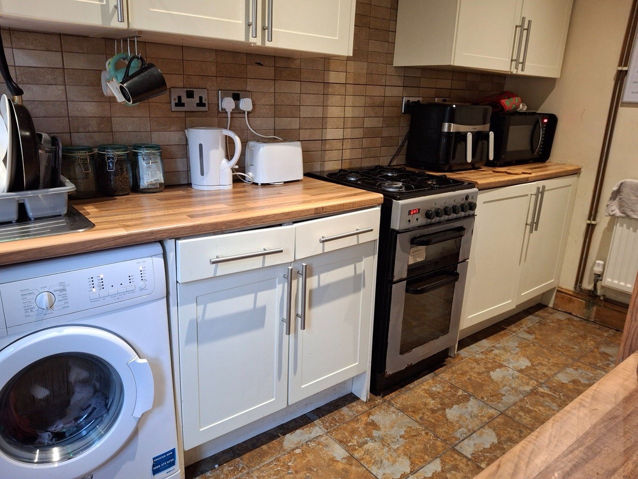 Room Staveley Road in Wolverhampton