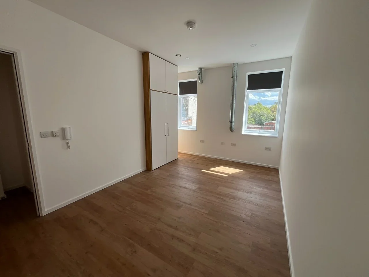 Flat Randalls Park Avenue in Mole Valley