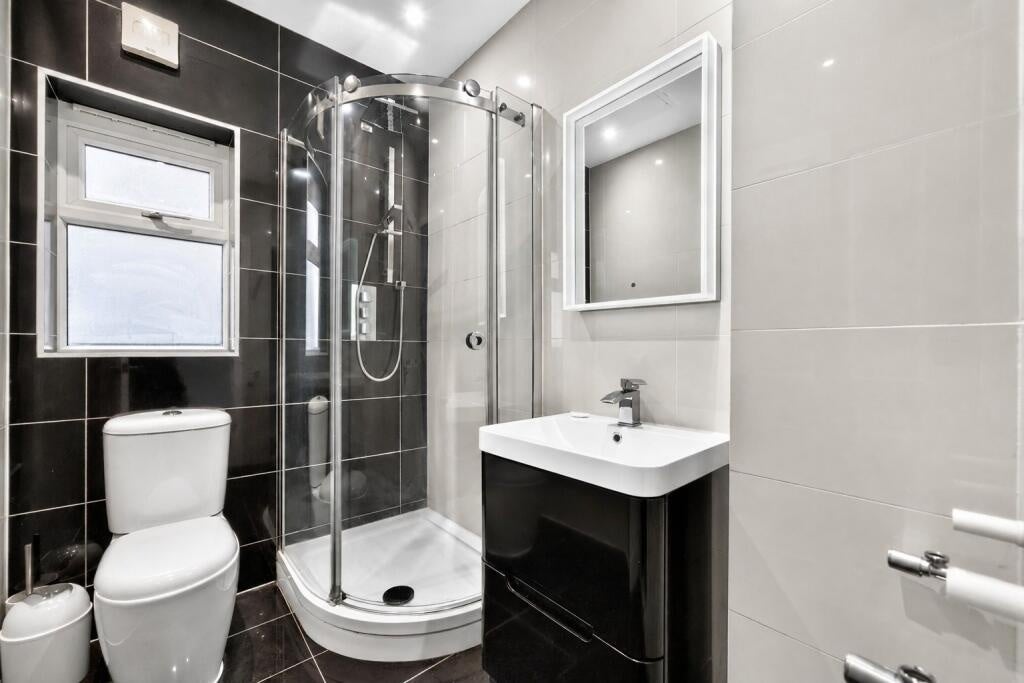 House Ashmere Grove in Greater London