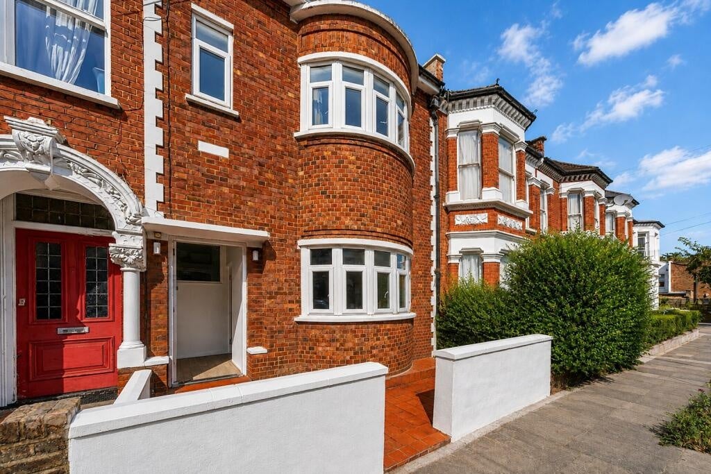House Ashmere Grove in Greater London