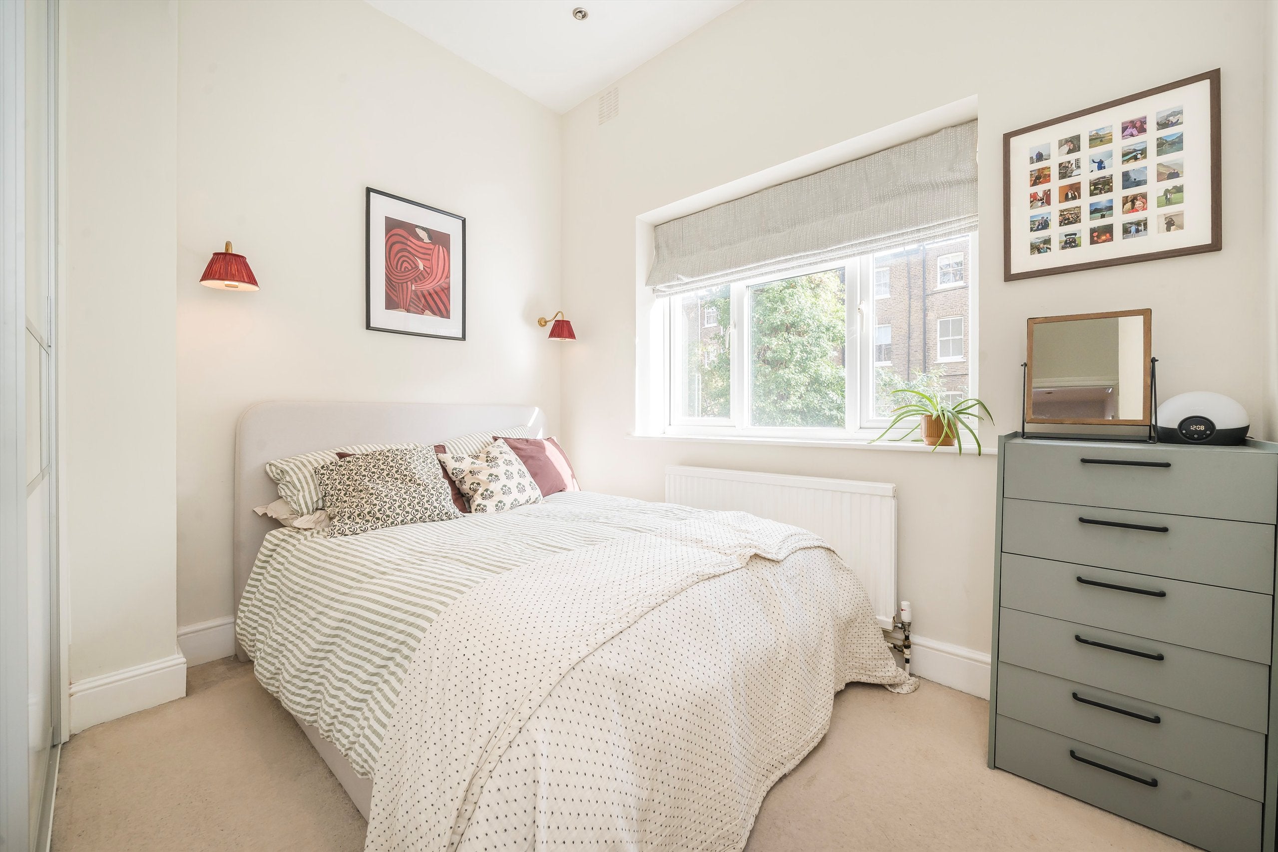 Flat Gratton Road in Greater London