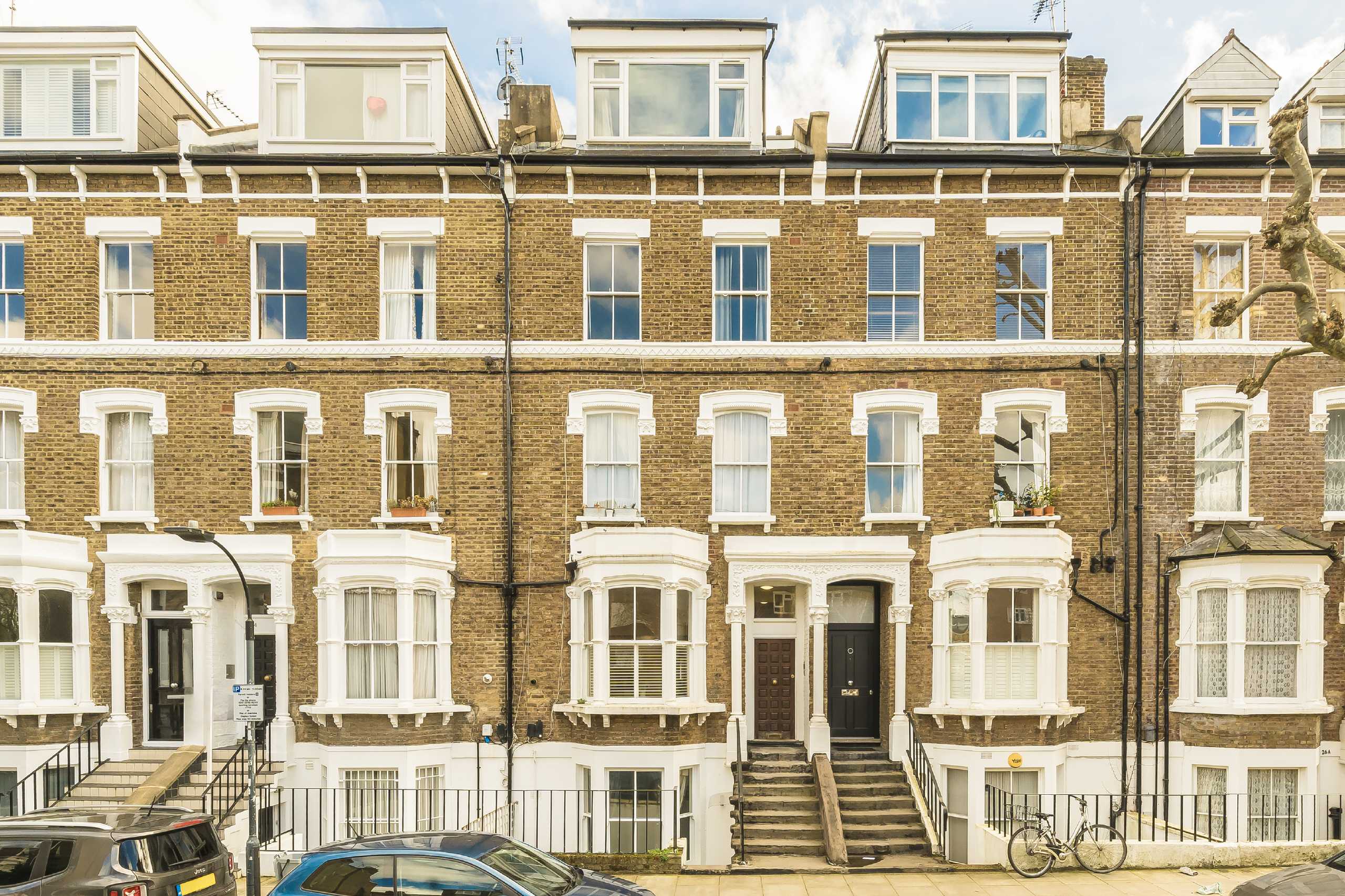 Flat Gratton Road in Greater London