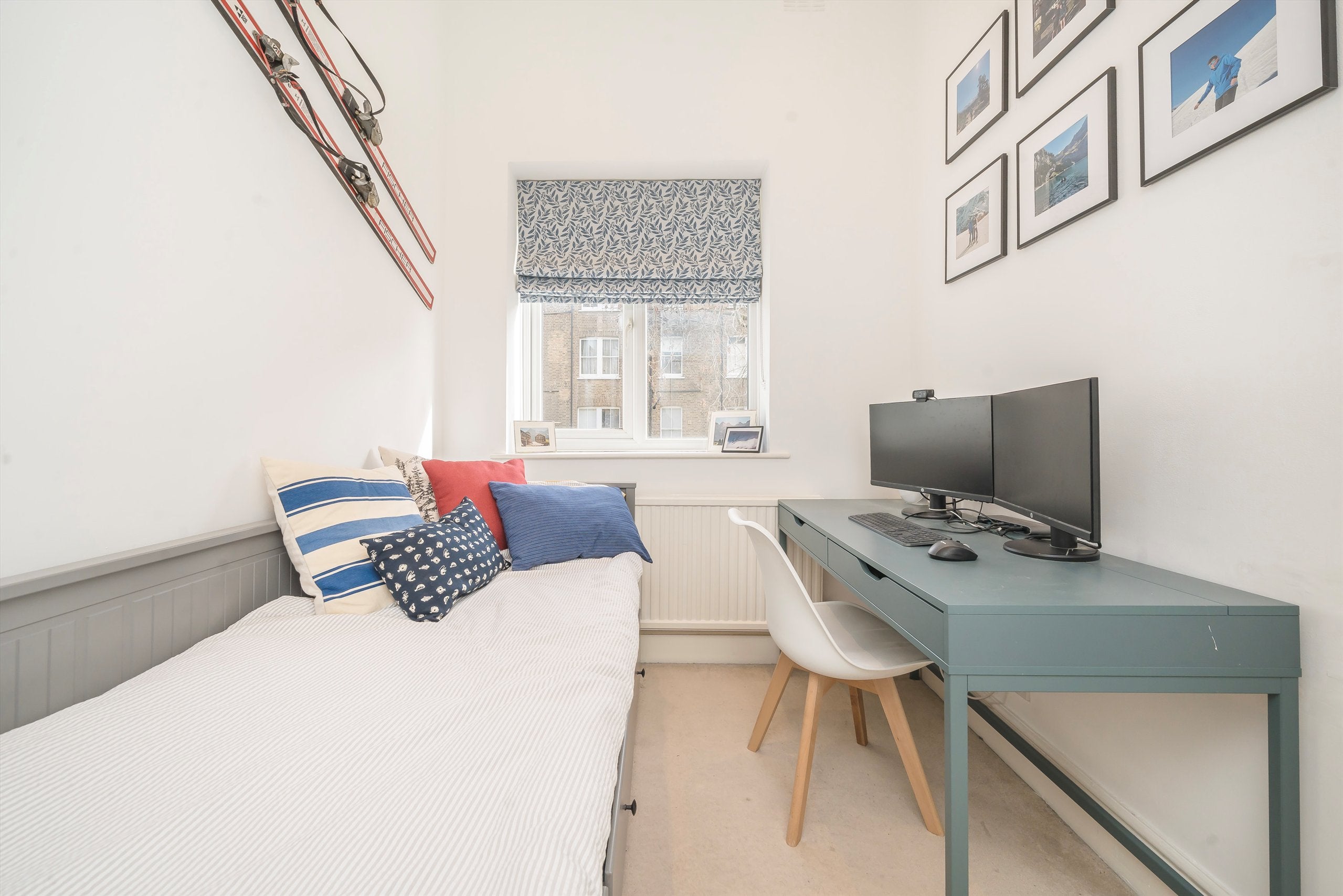 Flat Gratton Road in Greater London