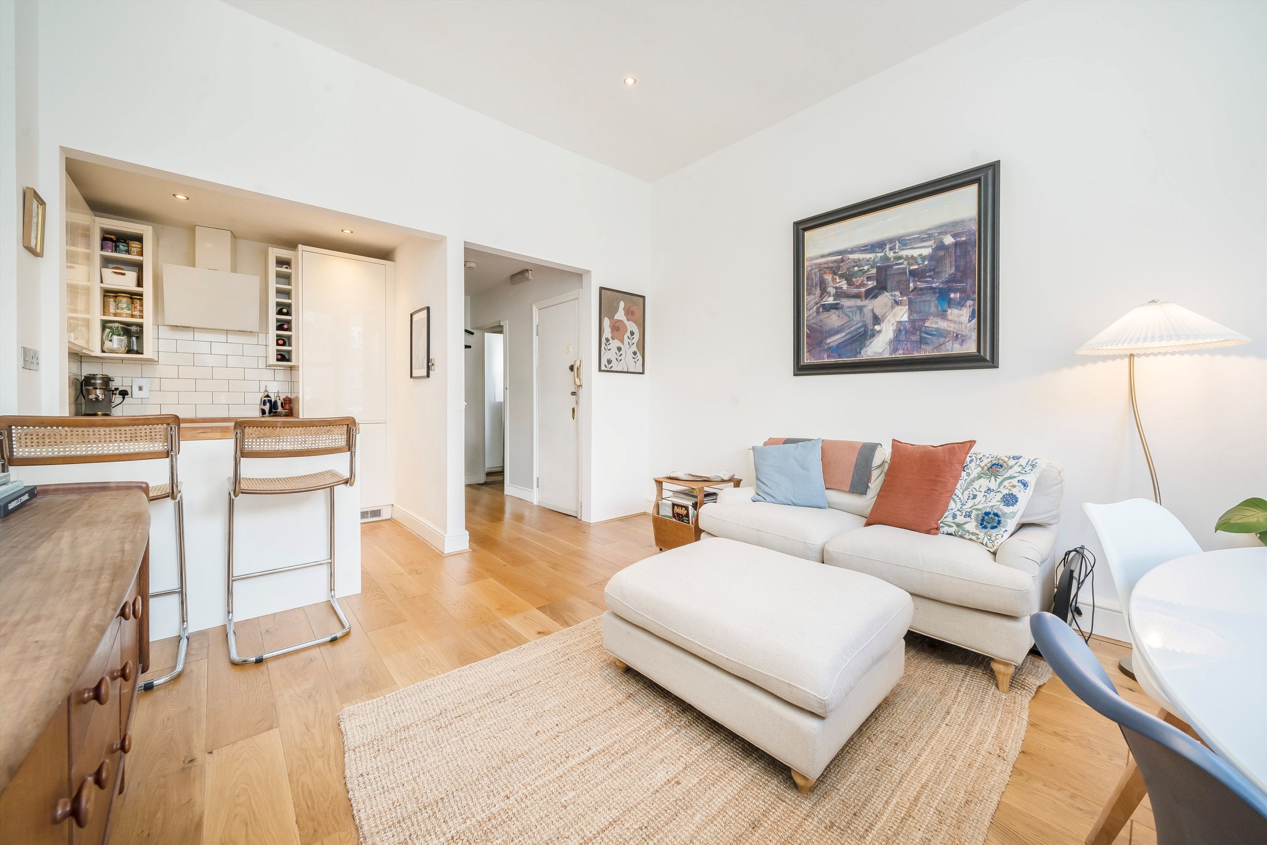 Flat Gratton Road in Greater London