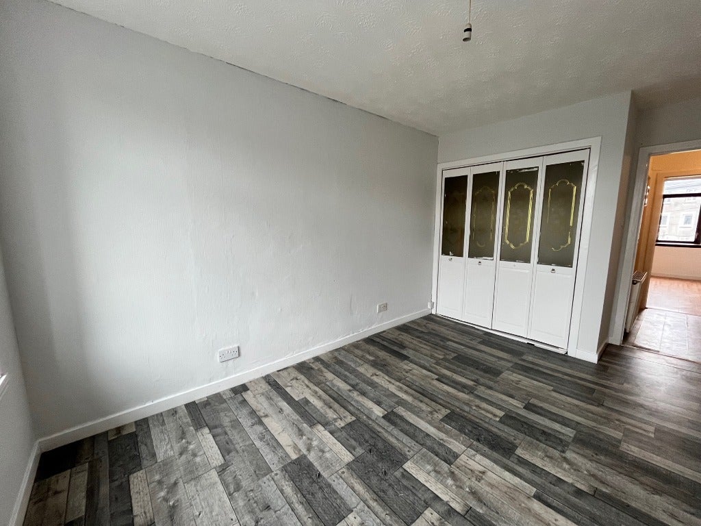 Flat Thornhill in Johnstone