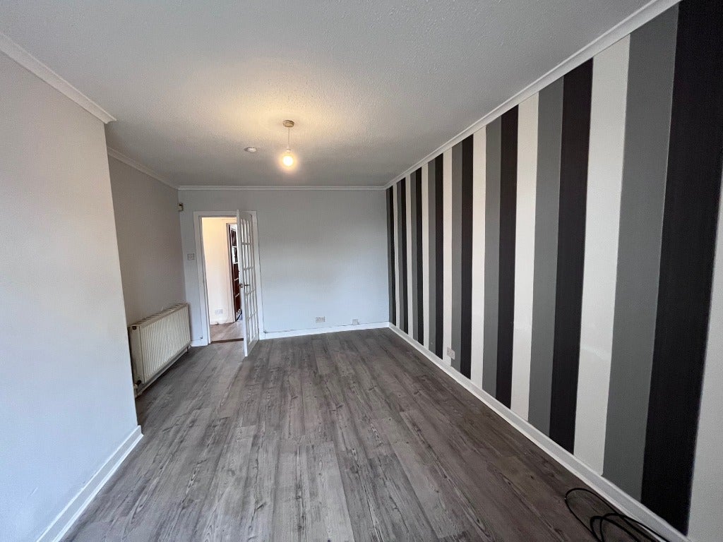 Flat Thornhill in Johnstone