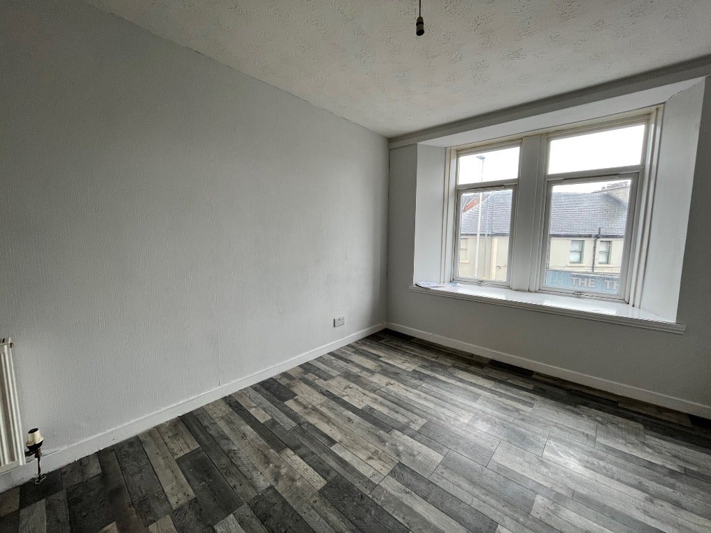 Flat Thornhill in Johnstone