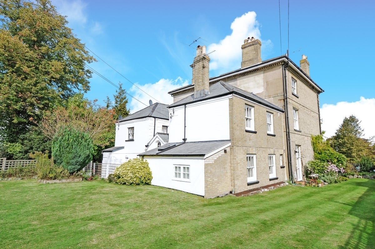 Flat Clifton Road in Winchester