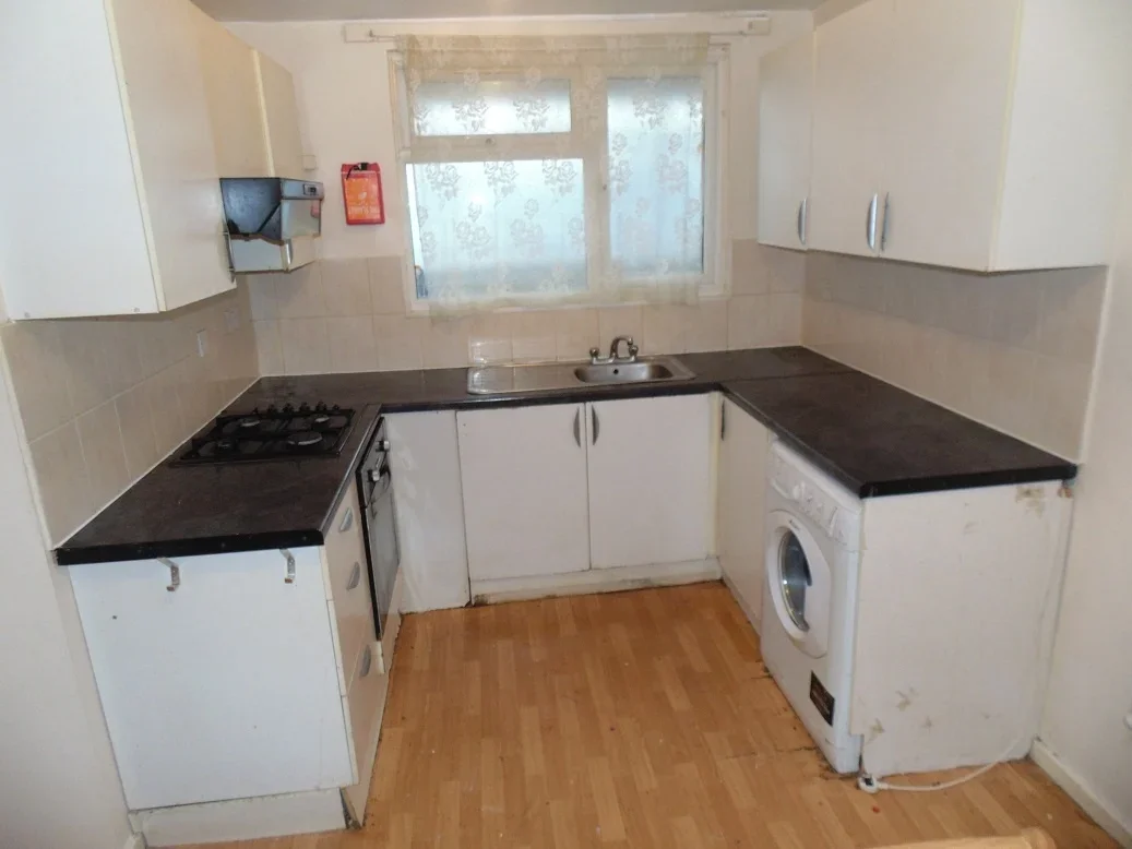 Flat Lytchet Way in Greater London