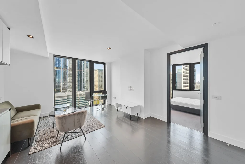 Flat Bradfield Road in Greater London