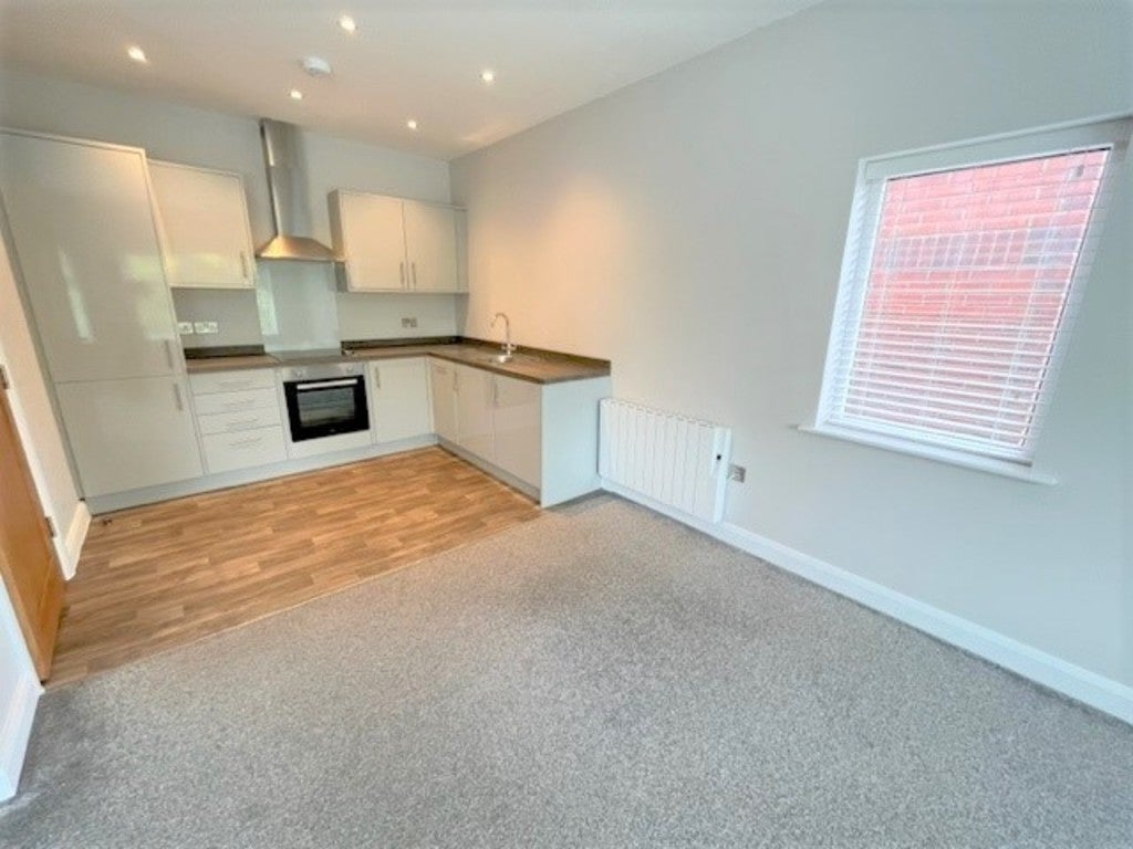 Flat Brackenbury Road in Preston