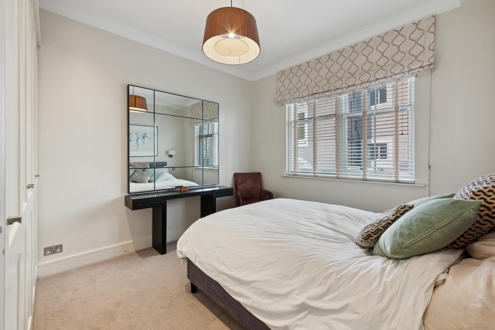 Flat Cheval Place in Greater London
