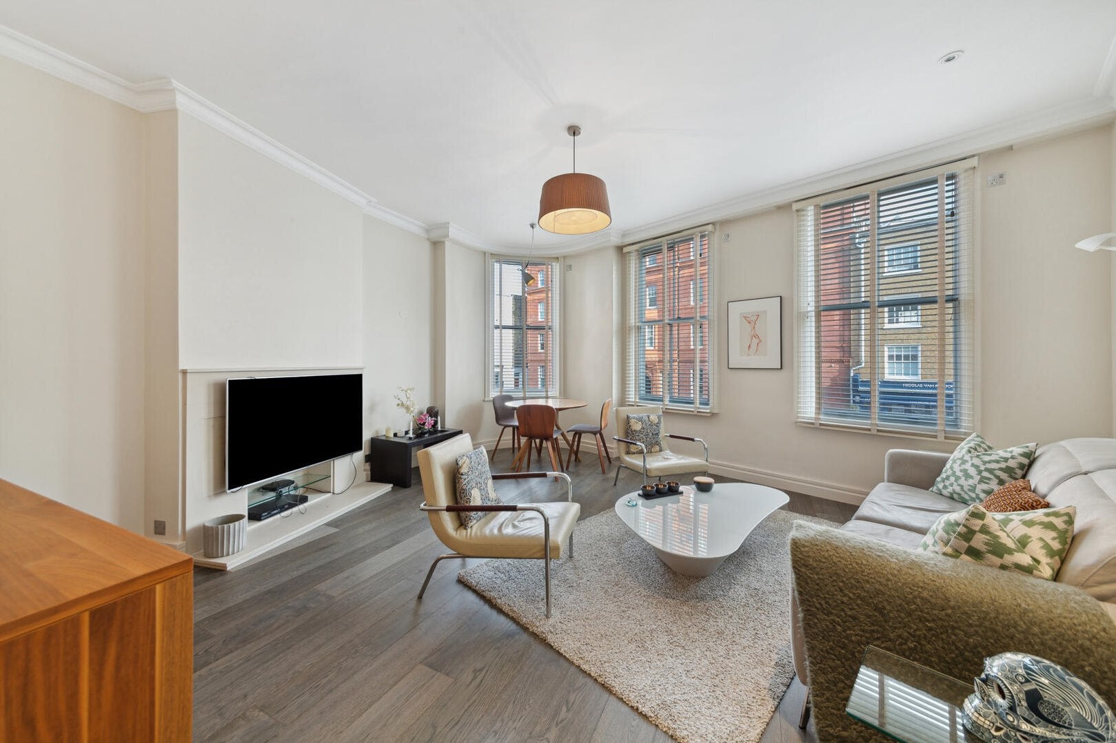 Flat Cheval Place in Greater London