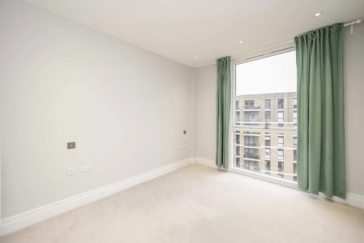 Flat Seven Kings Way in Greater London